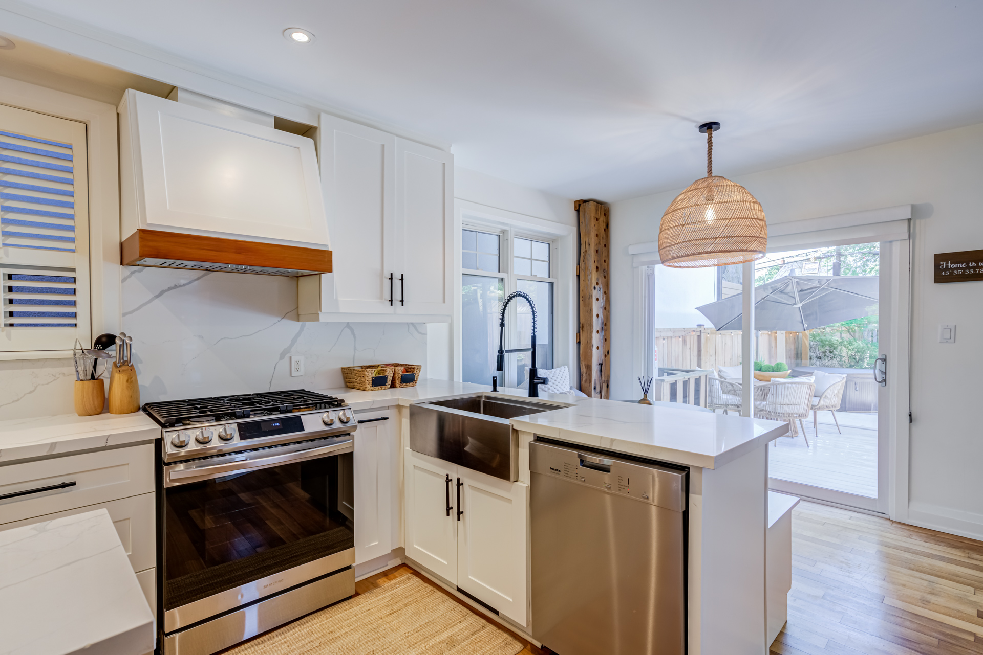 Kitchen island with quartz countertop